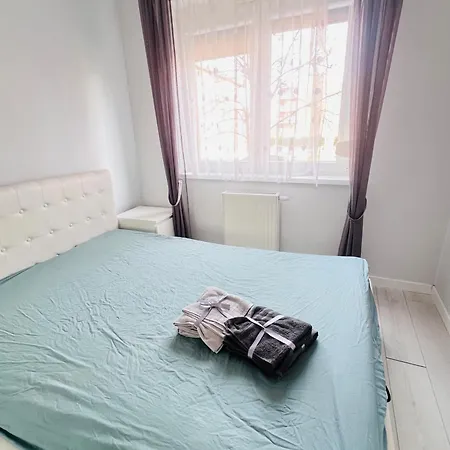 Luna Deluxe Magellana Apartment