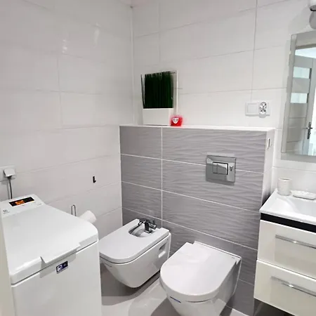 Luna Deluxe Magellana Apartment *